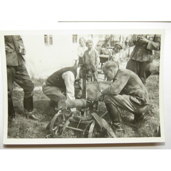 Sarja valokuvia saksalaisesta kuljettajasta itärintamassa. Espenlaub militaria